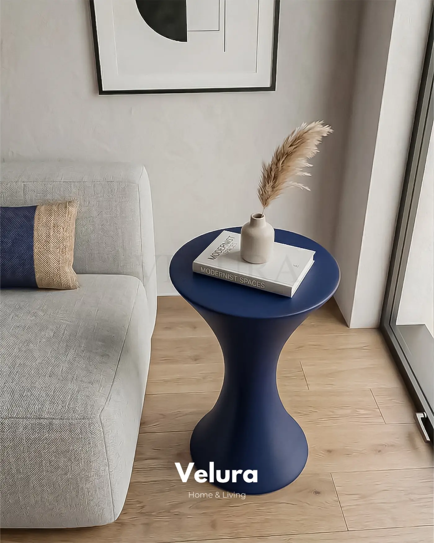 Lacivert renkli Dante Yan Sehpa oval gövde formuyla salon dekorasyonu için sehpa