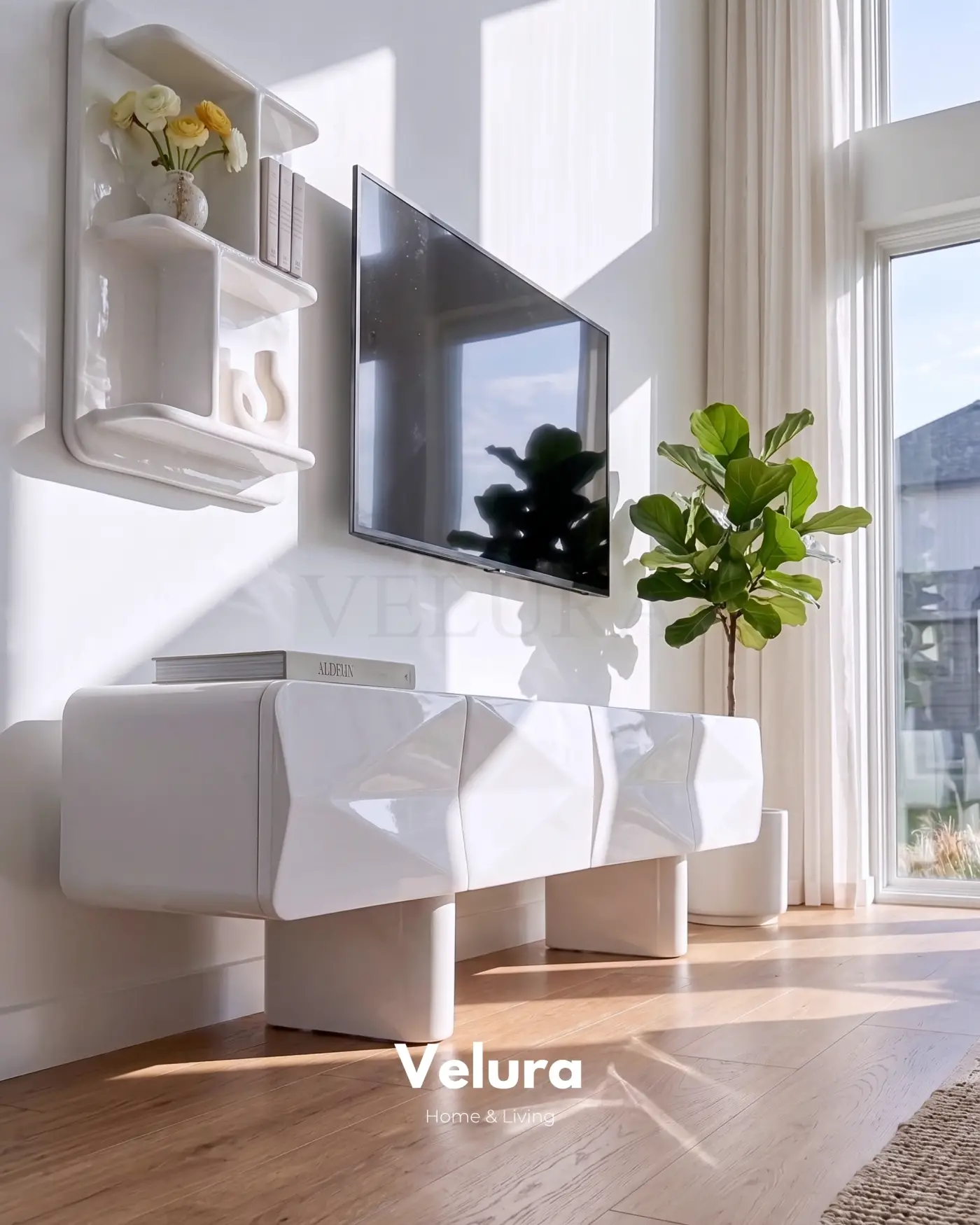 Beyaz dört kapaklı Lura TV ünitesi ve üst blok