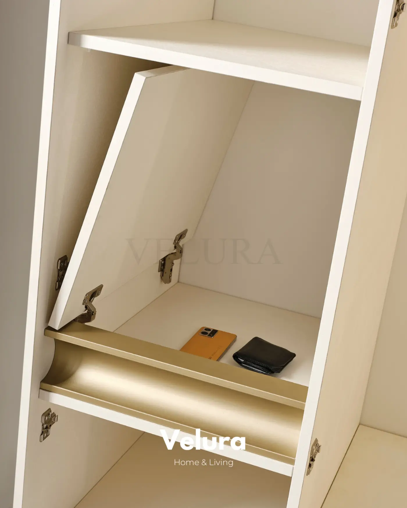 Velura Home Bern 6 kapaklı dolap krem renk reflektif cam detaylı