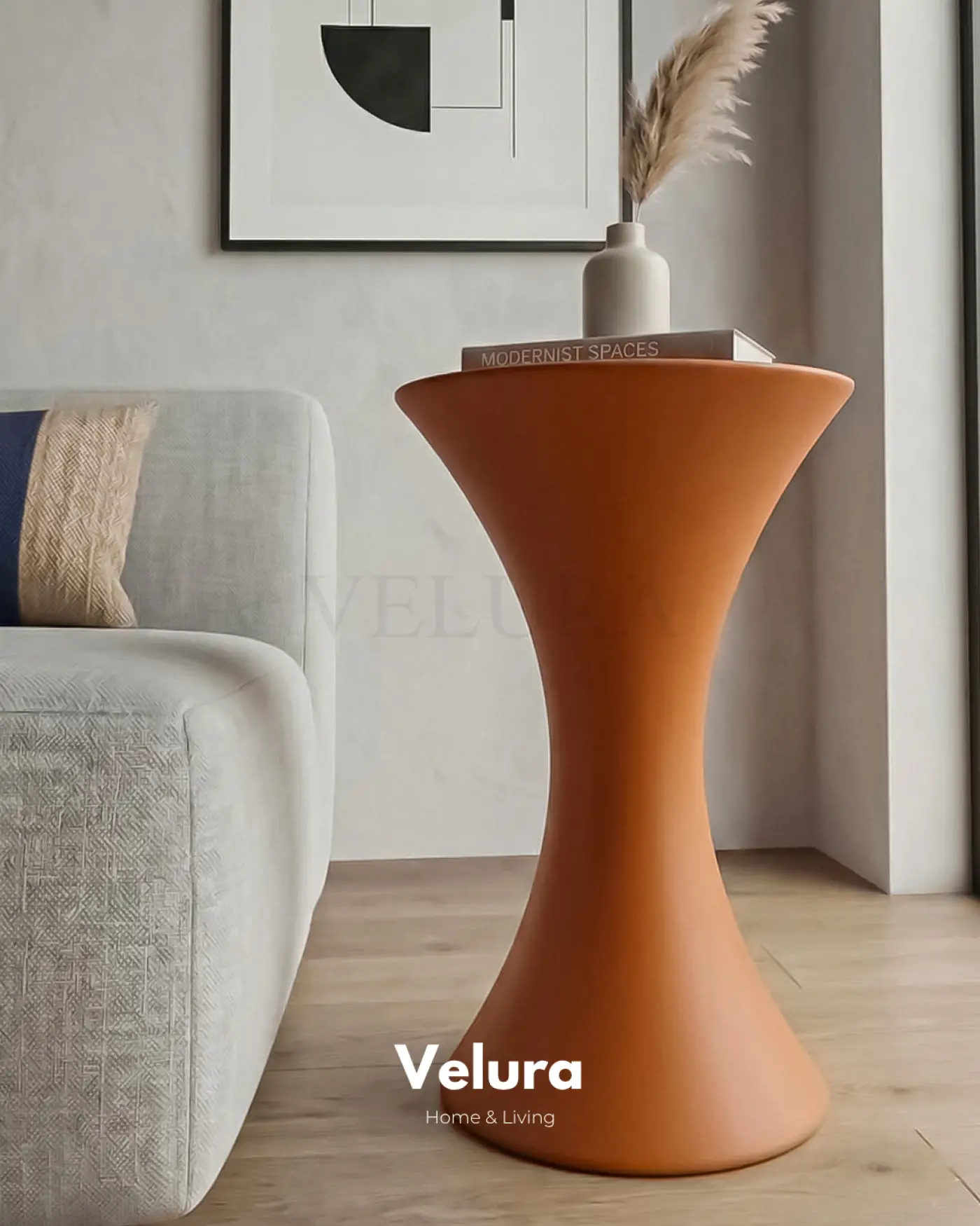Turuncu renkli Dante Yan Sehpa oval gövde formuyla salon dekorasyonu için sehpa