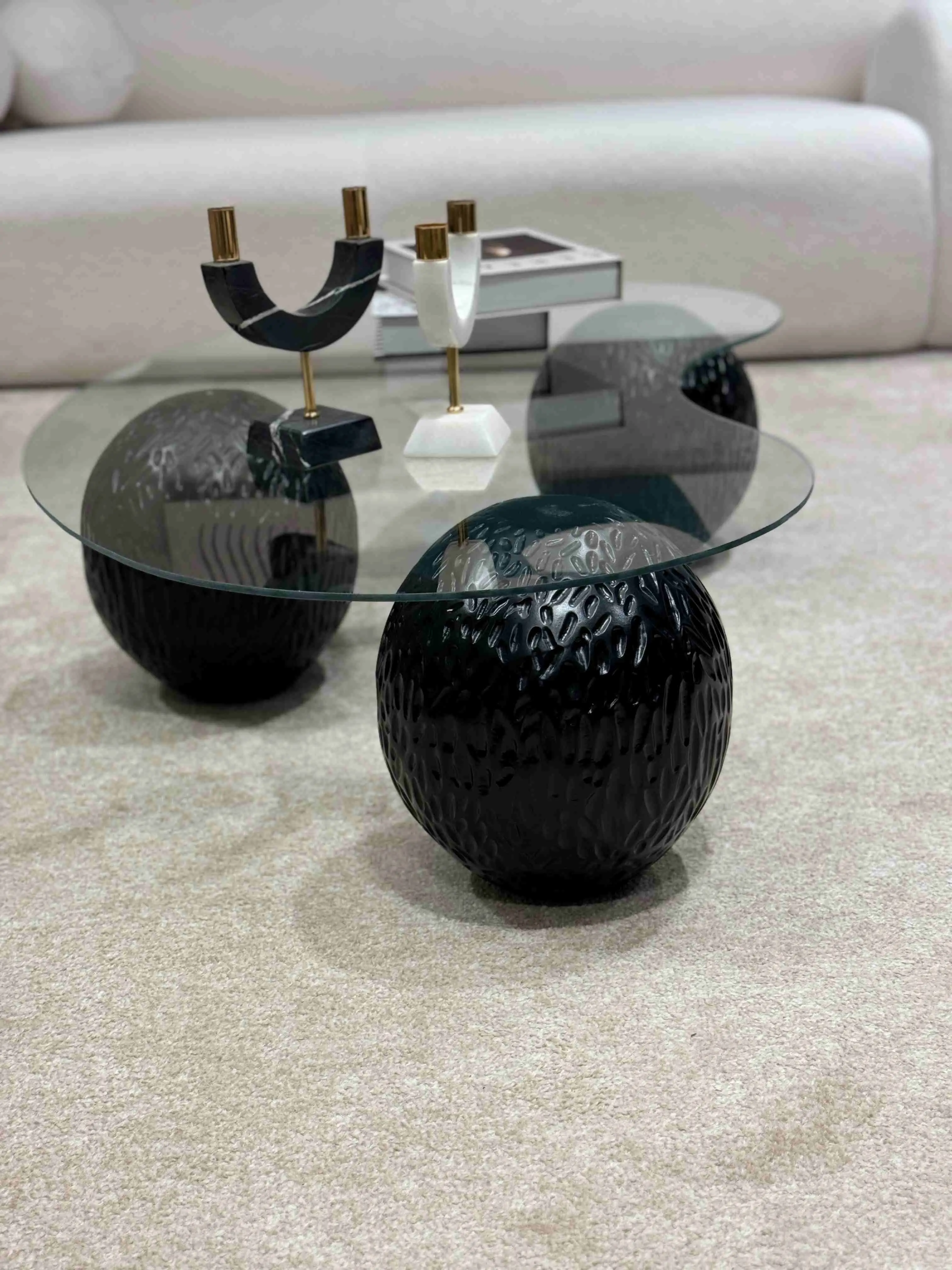 Desenli Siyah Doğal Küre & Top Cam Orta Sehpa Desenli Siyah Doğal Küre & Top Cam Orta Sehpa