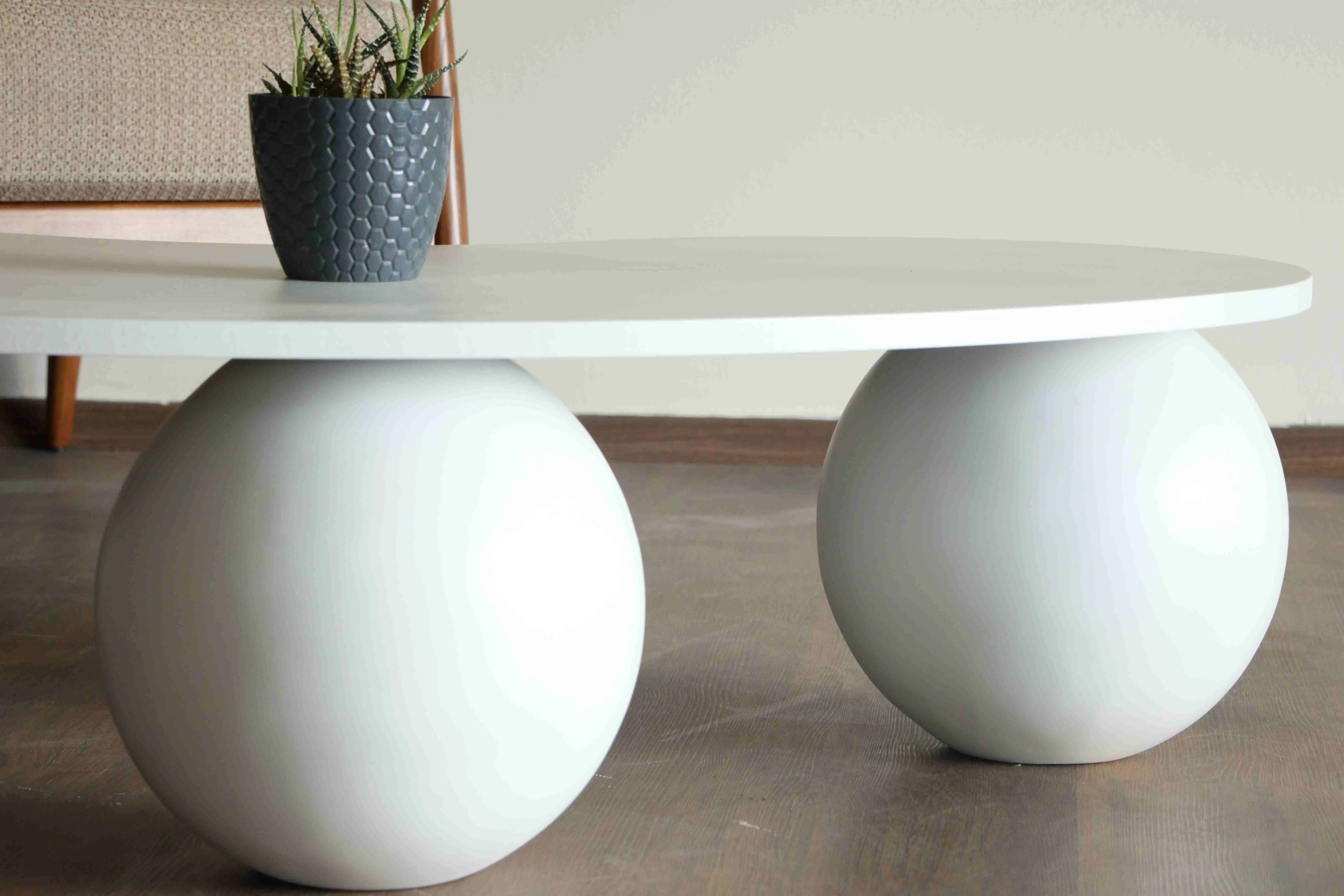 Minimalist ve Şık Beyaz MDF Sehpa Beyaz küre ayaklı fasülye formunda MDF orta sehpa