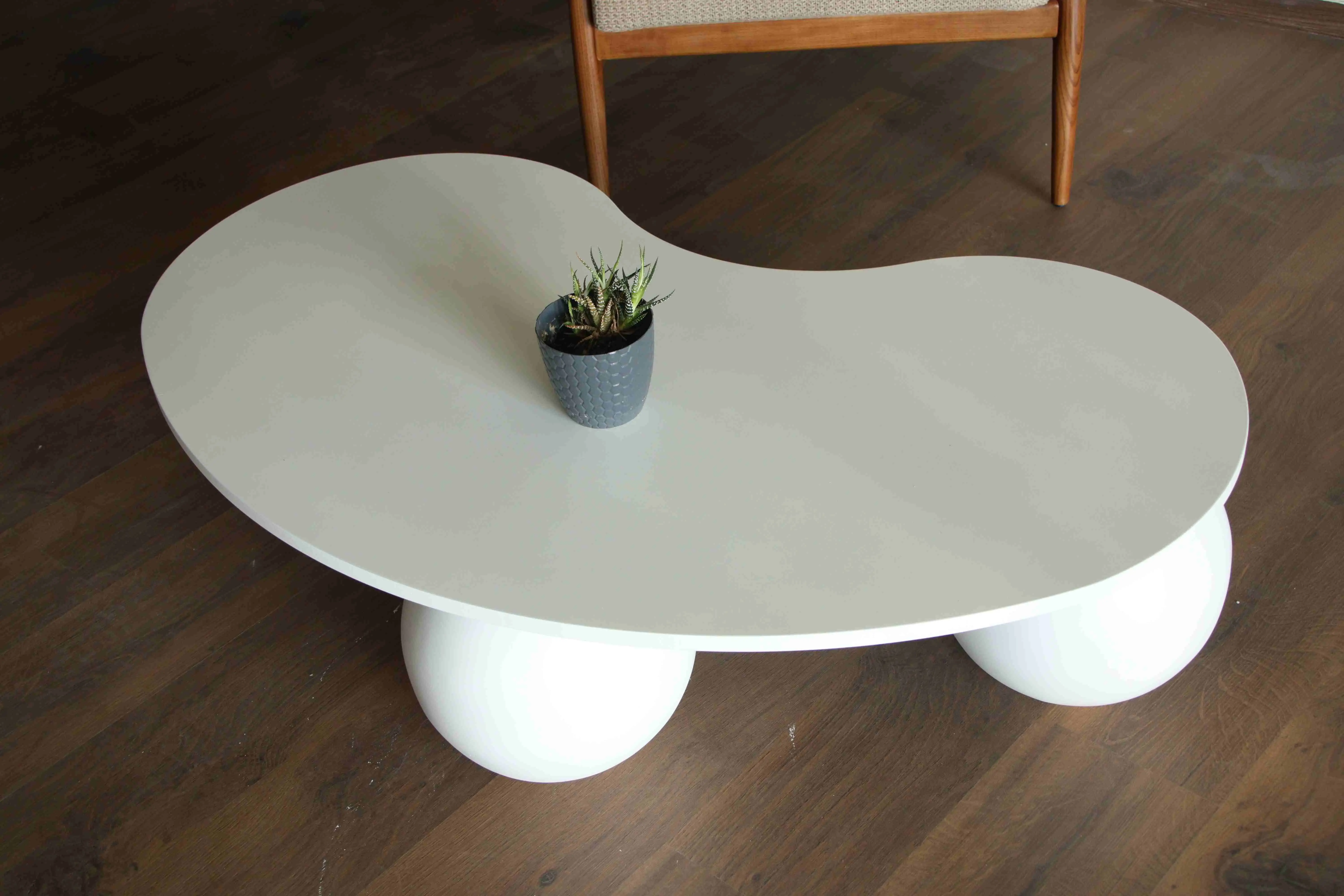 Minimalist ve Şık Beyaz MDF Sehpa Beyaz küre ayaklı fasülye formunda MDF orta sehpa